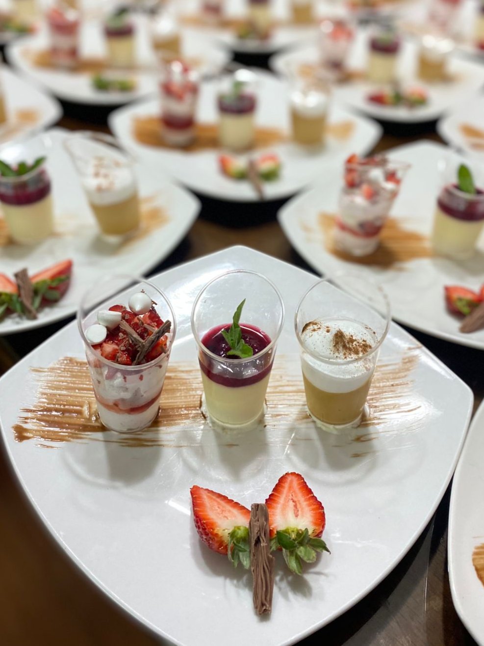 MINI POSTRES EN VASITOS (30 UNIDADES)
